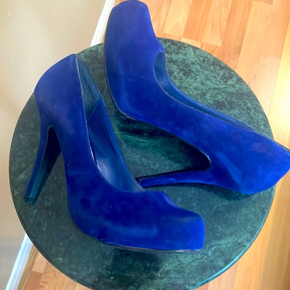 Blue Suede Shoes - Picture 4 of 5